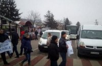 ​Митингующие перекрыли дорогу к двум пунктам пропуска на украинско-польской границе