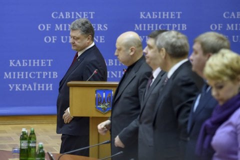 Кабмин запретил госслужащим критиковать власть и чиновников
