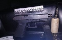 ​Полицейские задержали в Киеве мужчину с боевым пистолетом и патронами