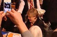 Ангелу Меркель облили пивом