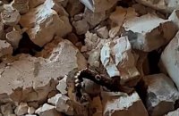 Окупанти не прибирають людських решток з-під завалів будинків у Маріуполі