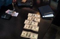 В Днепре замначальника колонии задержан при даче $500 взятки полицейскому