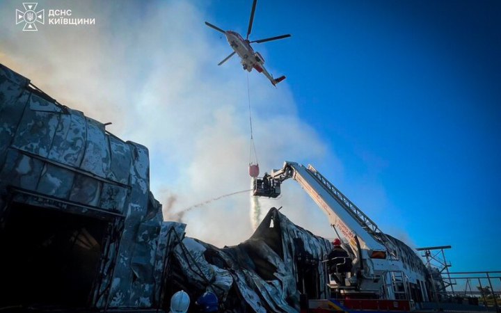 Зеленський: сьогодні збили всі російські “калібри”, наслідки обстрілу на Київщині ліквідовують 600 рятувальників