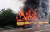 Во Львове горящий троллейбус въехал в дом 
