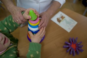 Украинцы стали усыновлять меньше детей