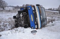 В Сумской области перевернулся рейсовый автобус с пассажирами