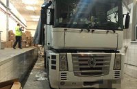 В Україну намагалися ввезти чотири тонни контрабандного одягу під виглядом секонд-хенду