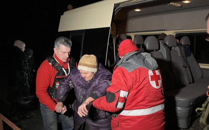 З Куп'янського району вивезли дев'ятьох людей, які рятуються від російських обстрілів