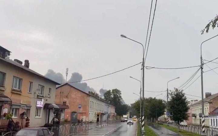 У Новгородській області РФ безпілотник влучив в авіабазу: горять два літаки Ту-22м3