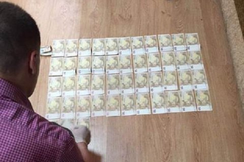 Замкомандира Черновицкого погранотряда вымогал от подчиненного 25 тыс. евро
