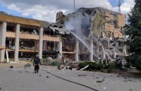 Окупанти влучили ракетою в будинок культури Лозової на Харківщині, вже відомо про 8 постраждалих, - ДСНС (оновлено)