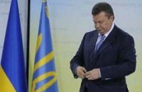 Обеспокоенный пожарами Янукович возвращается в Киев 