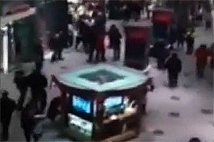 В крупнейшем торговом центре США подрались 200 человек