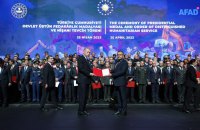 Президент Туреччини вручив медаль подяки українським рятувальникам