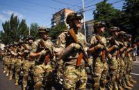 ​В Мариуполе прошел парад по случаю годовщины освобождения города от "ДНР"