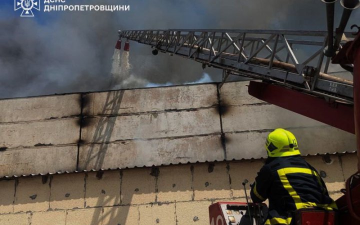 У Кривому Розі гасять пожежу на виробництві, три людини загинули