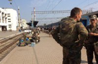Бойцы 24-й бригады, выбравшиеся из окружения, протестуют в Запорожье