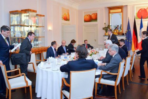 Франция и Германия готовы инициировать консультации с РФ по Донбассу