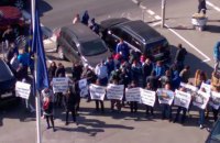 Посольство ЕС пикетируют титушки
