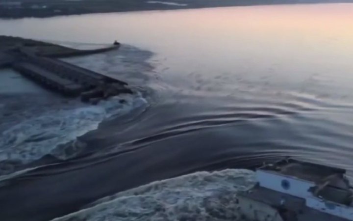 Росіяни відкрили артилерійський вогонь під час евакуації з Херсонської області, поранено поліцейських 