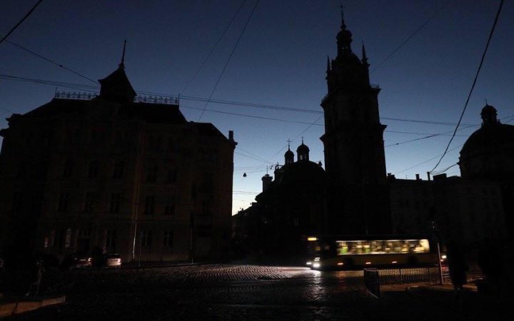 Сьогодні вночі частина Львова буде без електроенергії через ліквідацію наслідків російських обстрілів