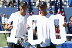 US Open: Брайаны выиграли сотый турнир, россиянки - только пятый 