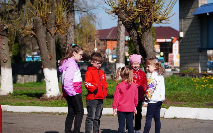 Завтра в Україні буде тепло і хмарно, без дощу