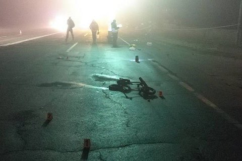 В Черниговской области автомобиль сбил насмерть мать с двумя детьми (обновлено)