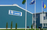 На фабрике в Польше украинским рабочим выдали форму другого цвета