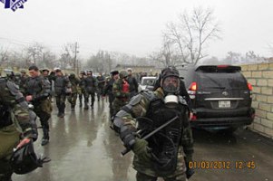 На подавление беспорядков в азербайджанском городе бросили бронетехнику