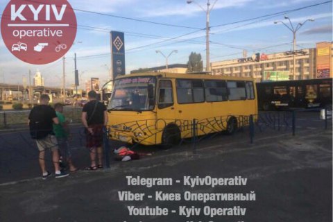 В Киеве маршрутка сбила насмерть женщину на пешеходном переходе 