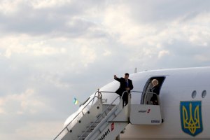 Янукович улетел из Бразилии в Киев