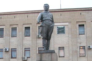 В Кировограде к приезду Януковича "откапывают" памятник Кирова
