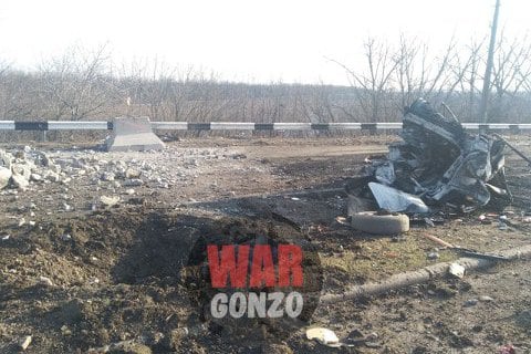 Микроавтобус с гражданскими подорвался на мине в Донецкой области (обновлено)