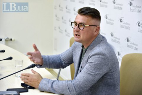 Потураєв і Корнієнко стверджують, що Дануцу змістили без порушення процедур