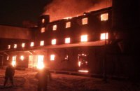 У Чорткові сталася пожежа на території хлібного комбінату, зупинено рух на залізничній станції (оновлено)
