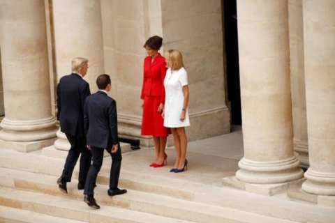 Макрон с Трампом встретились в Доме Инвалидов
