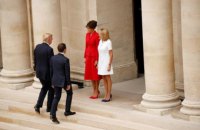 Макрон с Трампом встретились в Доме Инвалидов