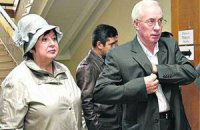 Азаров с женой улетел в Будапешт