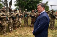 Порошенко відвідав полігон десантників у Миколаєві