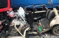 Около Коломыи ВАЗ столкнулся с фурой, которая остановилась на встречной полосе, четыре человека погибли