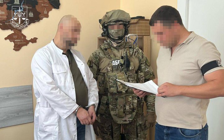 Генпрокуратура: затримано керівництво та лікарів столичного медзакладу, які за гроші «оформлювали» інвалідність