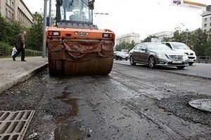 Кабмин посоветовал дорожным службам не укладывать асфальт в мороз
