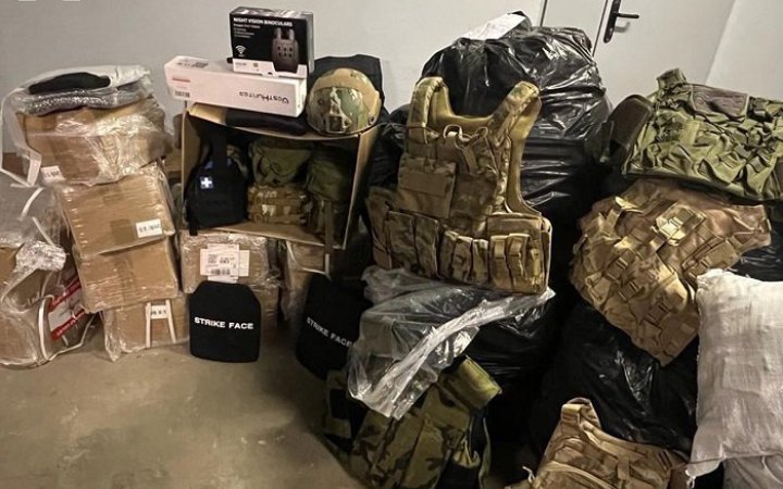 БЕБ передало військовим вилучену у псевдоволонтерів амуніцію і медикаменти на 2 млн гривень