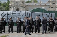 Милиция взяла ВР в блокаду