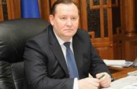 Луганский губернатор подарил подшефным трактор и гитару