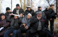 Чернобыльцы под Кабмином начинают сухую голодовку и угрожают самосожжением