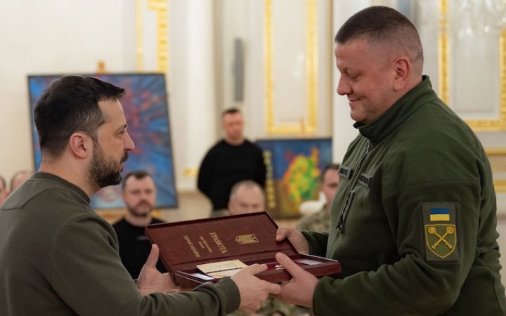 Зеленський присвоїв Залужному звання Героя України
