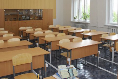 Директор школы под Харьковом при увольнении увезла с собой парты