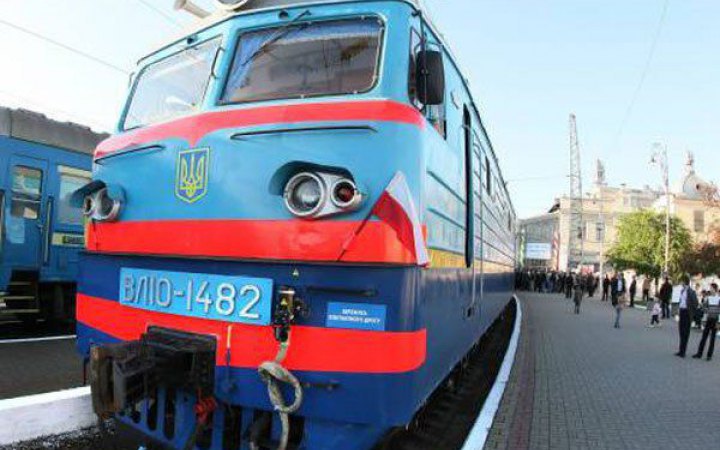 Возле Киева попал под обстрел эвакуационный поезд 43 Киев - Ивано-Франковск, - Камышин
